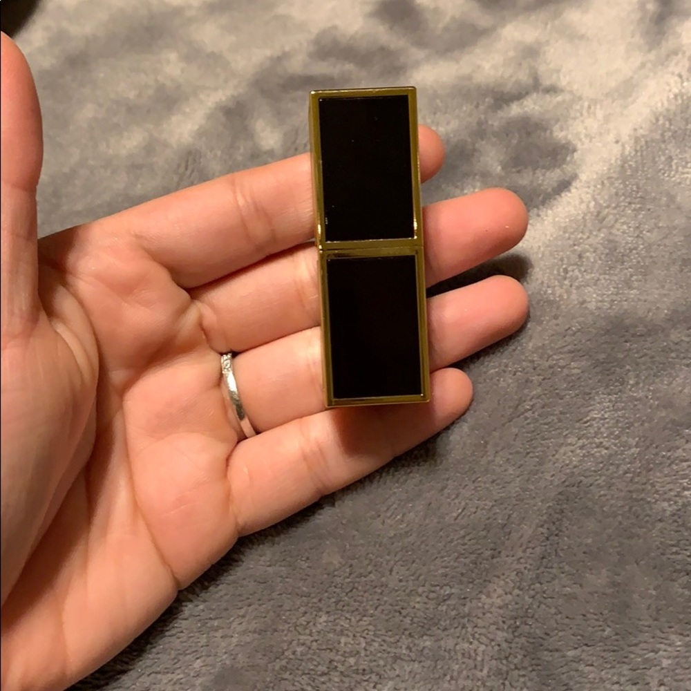 Tom Ford Lips and Boys no.17 ( Flynn )